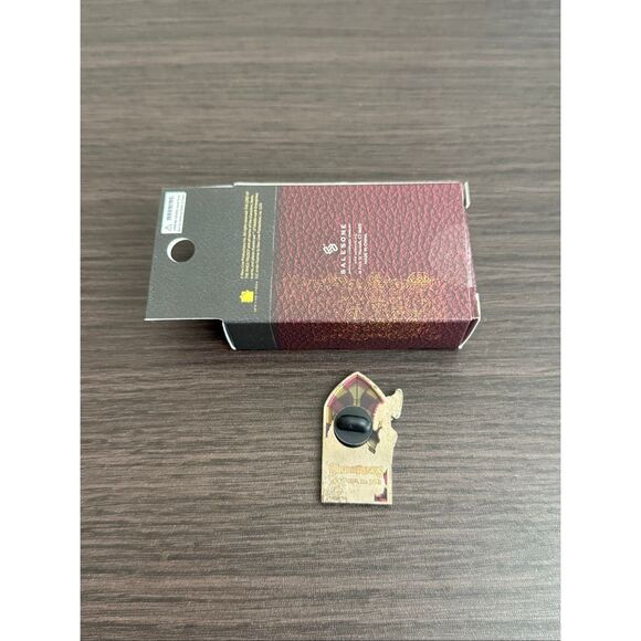 The Lord Of The Rings Character Stained Glass Enamel Pin - Gimli - Picture 2 of 2